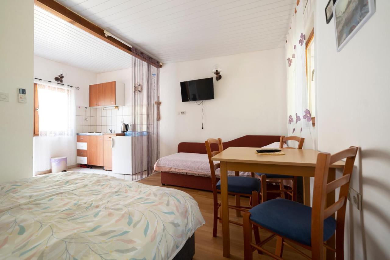 Studio Apartman Ema Gornji Karin Extérieur photo